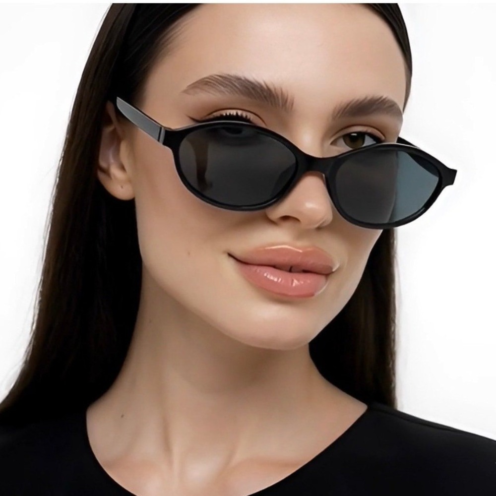 Oval Sunglasses Black Frame Dark Lens Women's Fashion Eyewear Retro Style Lentes